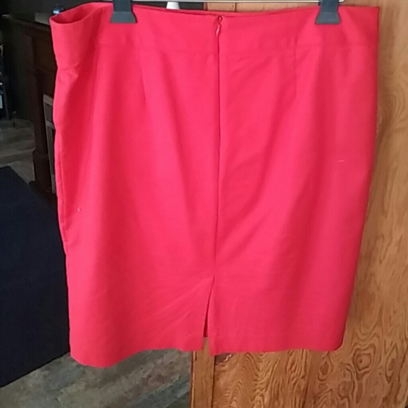 Beautiful skirt - Picture 3 of 4